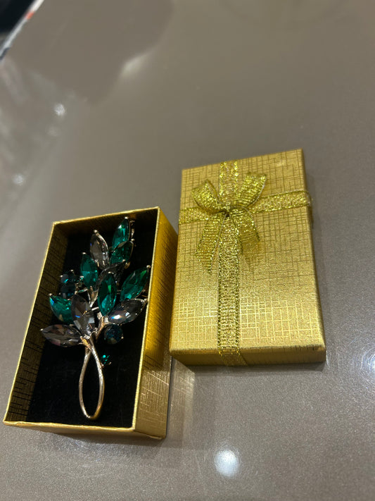 Broš u poklon kutiji