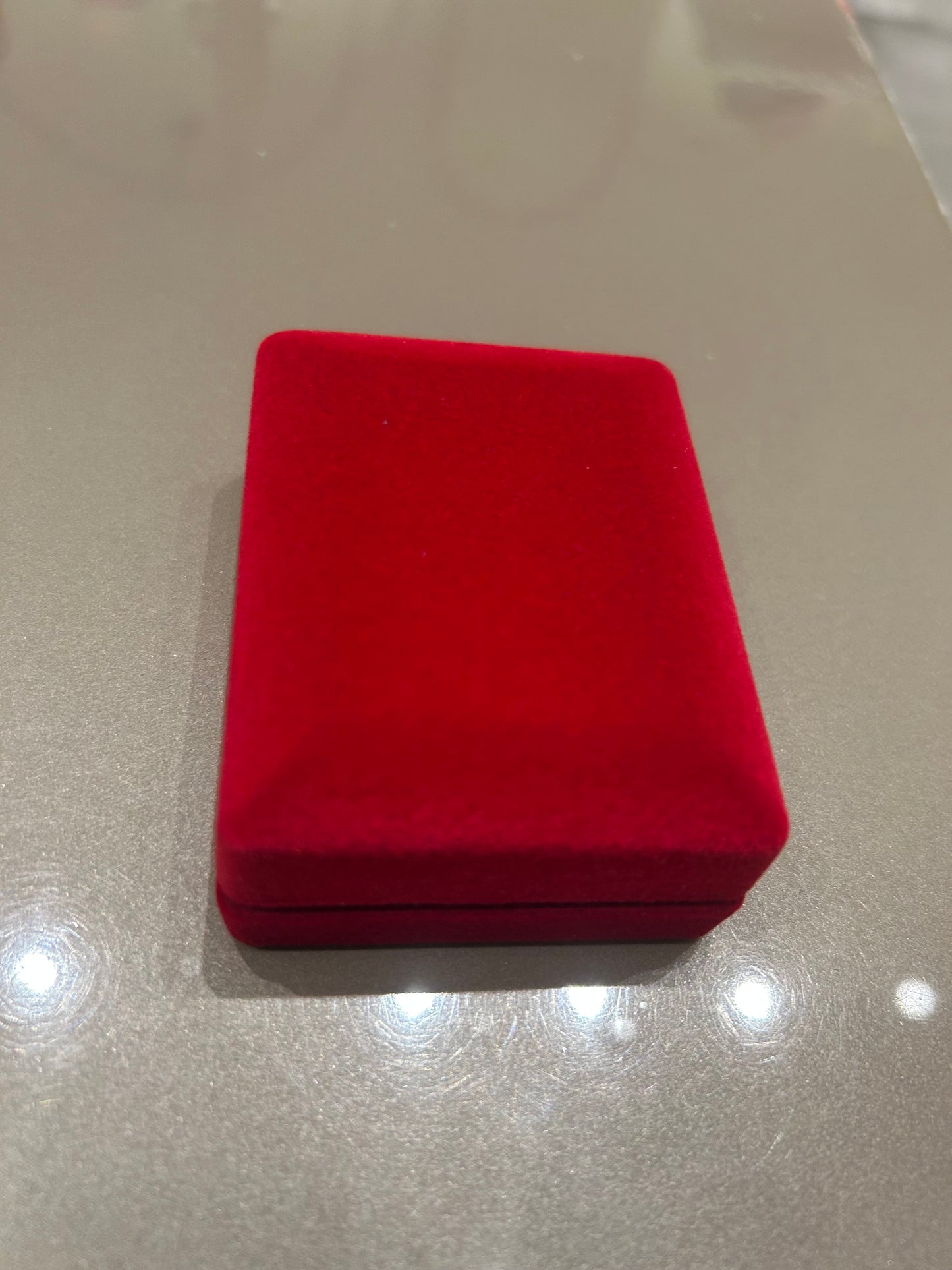 Naušnice u poklon kutiji