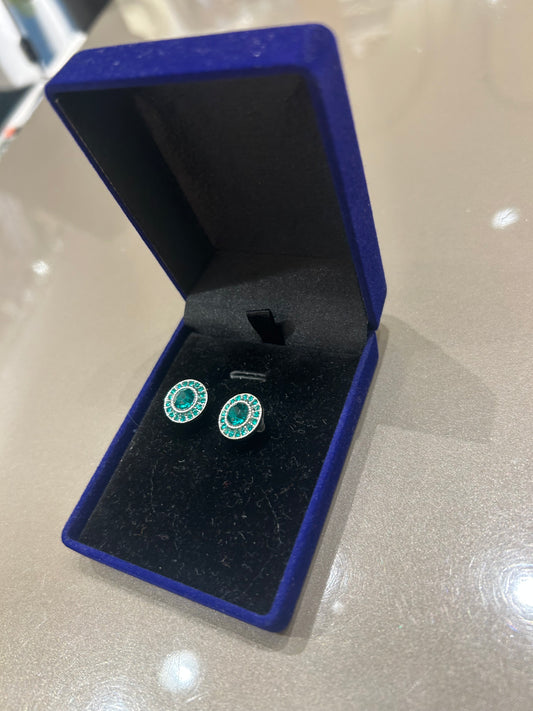 Naušnice u poklon kutiji