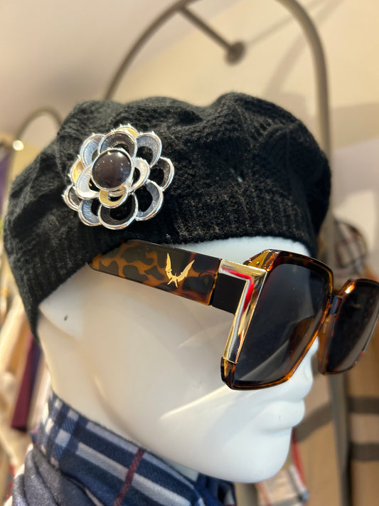 Beretke+ broše (postaviti)